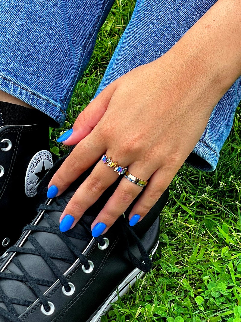 LONDONTOWN lakur Nail Polish - Chip-Resistant, Non-Toxic, Conditions & Hydrates Nails Glossy Azure Blue, Poolside Dream, .40 fl oz - Image 4