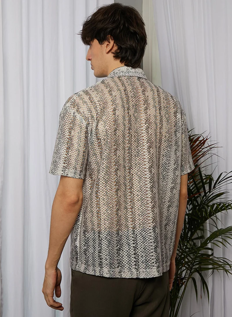 كامبوس سوترا Campus Sutra Men's Saltbox Beige Ditsy Foliage Oversized Shirt For Casual Wear | Cuban Collar | Short Sleeve | Button Closure | Oversized Shirt Crafted With Comfort Fit For Everyday Wear