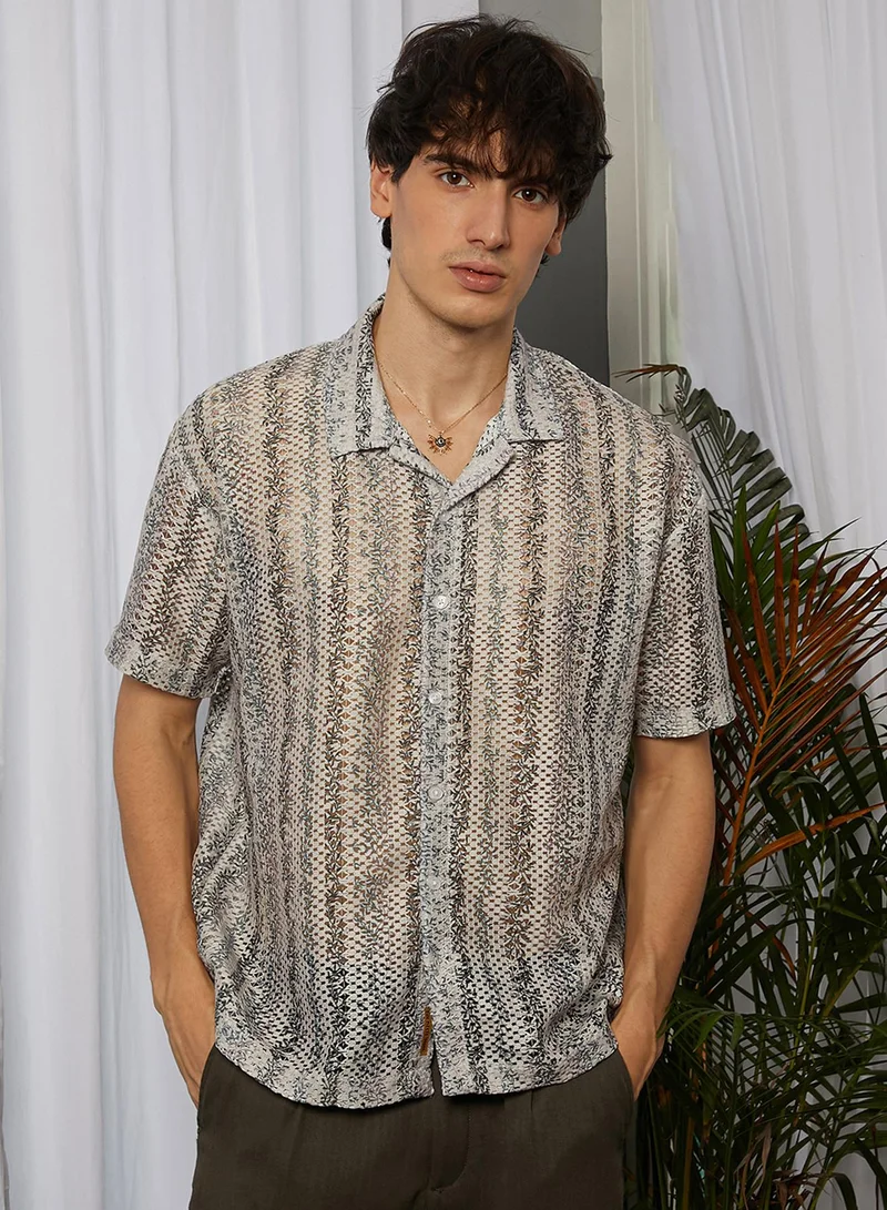 كامبوس سوترا Campus Sutra Men's Saltbox Beige Ditsy Foliage Oversized Shirt For Casual Wear | Cuban Collar | Short Sleeve | Button Closure | Oversized Shirt Crafted With Comfort Fit For Everyday Wear