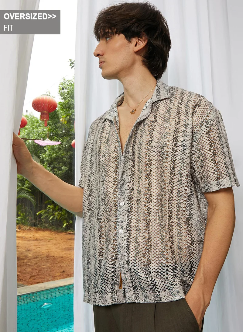 كامبوس سوترا Campus Sutra Men's Saltbox Beige Ditsy Foliage Oversized Shirt For Casual Wear | Cuban Collar | Short Sleeve | Button Closure | Oversized Shirt Crafted With Comfort Fit For Everyday Wear