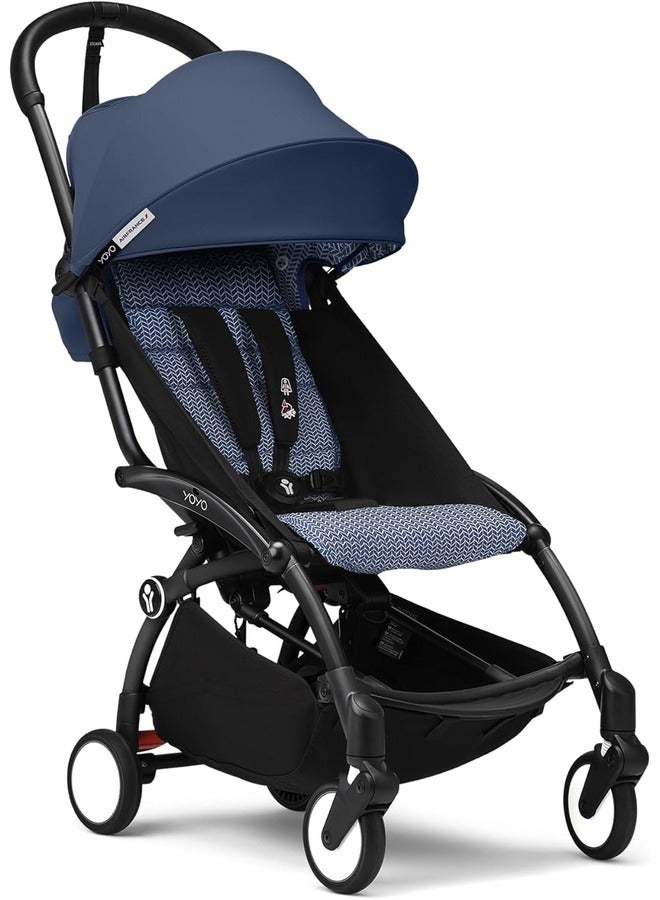 STOKKE عربة الأطفال YOYO3 بإطار أسود وحزمة ألوان 6 أشهر+ - أير فرانس الأزرق، خفيفة الوزن، مدمجة، قابلة للطي وصديقة للسفر مع مقعد مبطن وسقف مع نافذة رؤية، حماية من الشمس UPF 50 أشهر+، عربة للأطفال - Image 1