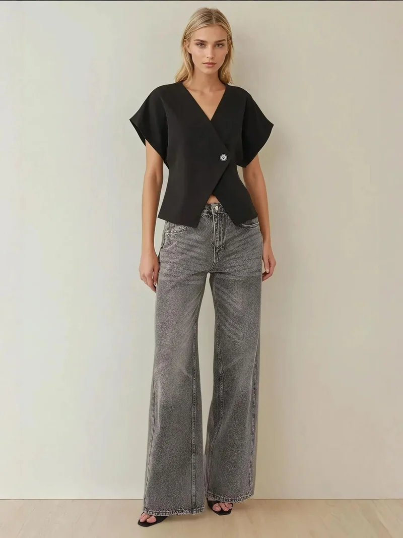 هيكاب صدرية بياقة سبعة وتفاصيل كتف ضيقة