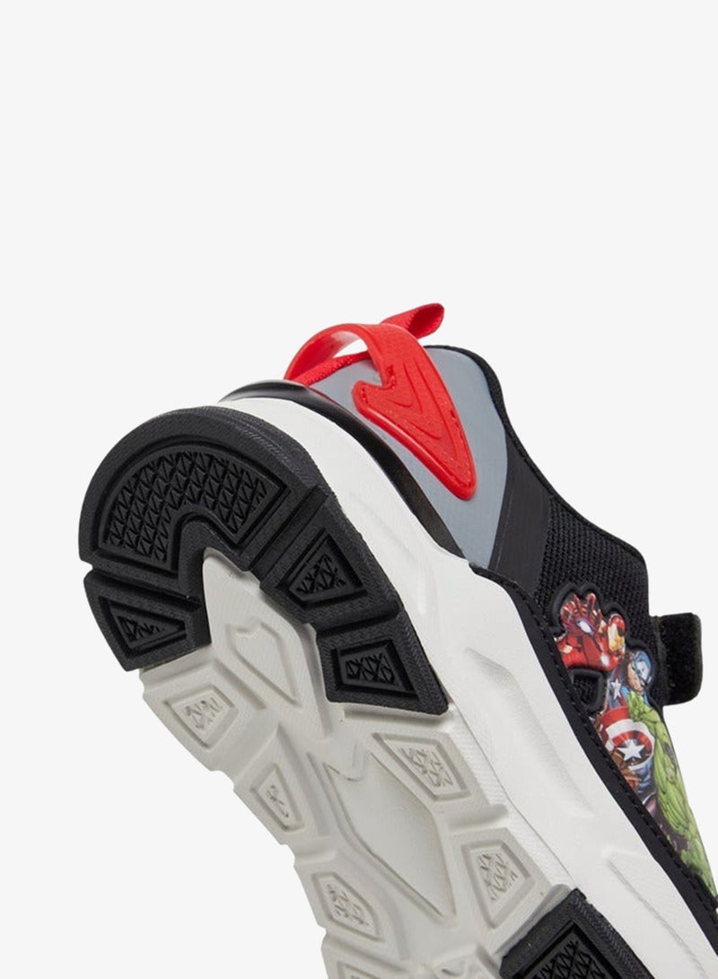 مارفل سنيكرز أولاد بتفاصيل أفينجرز وإغلاق بشريط لاصق - Image 5