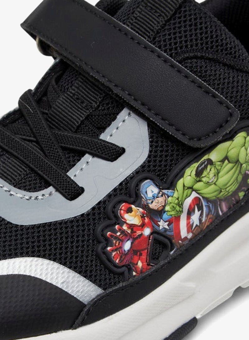 مارفل سنيكرز أولاد بتفاصيل أفينجرز وإغلاق بشريط لاصق - Image 4