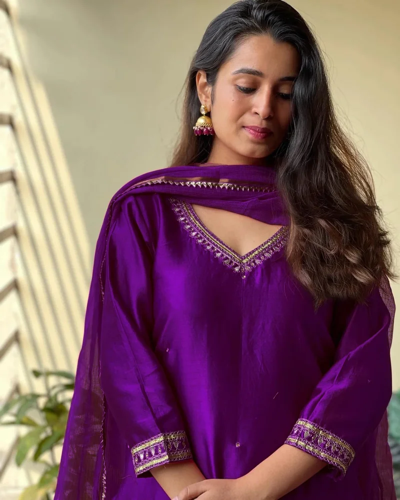 GoSriKi  GoSriKi Women's Cotton Blend Straight Embroidered Kurta with Pant & Dupatta (BAGICHA Begani-GS_3XL_Begani_XXX-Large) for Women | Best Price UAE