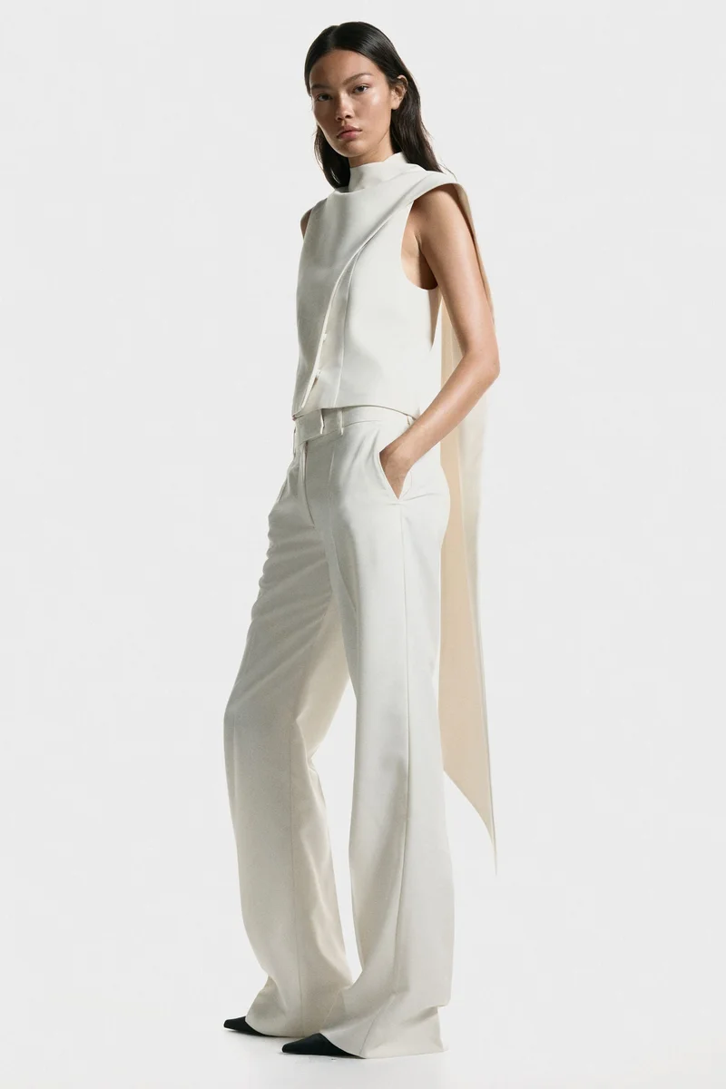 اتش اند ام بلوزة بتفاصيل وشاح