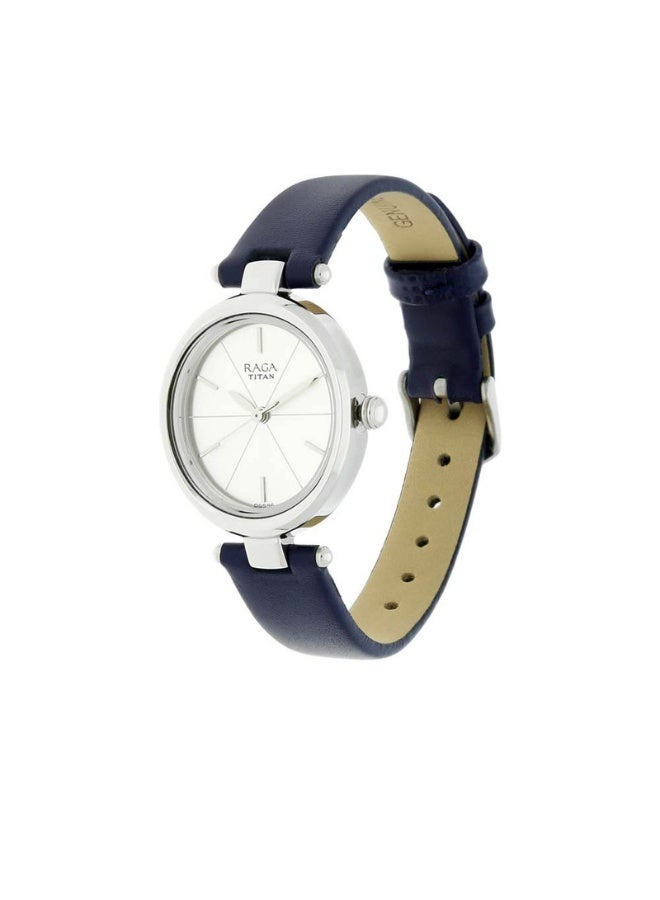 TITAN ساعة رجا فيفا النسائية 2579SL01 – قرص فضي، حزام جلد أزرق، حركة كوارتز - Image 2