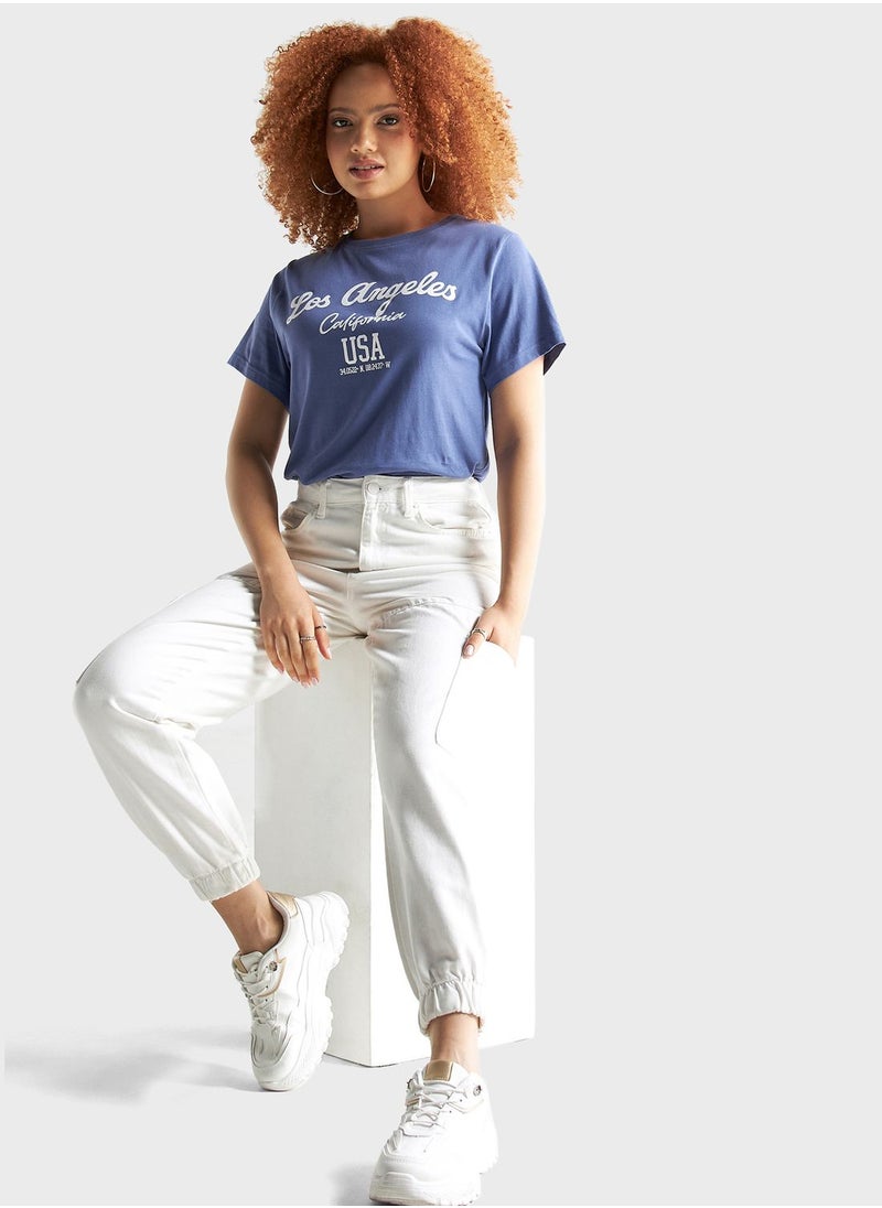 FAV Grpahic Crew Neck T-Shirt  - Image 4