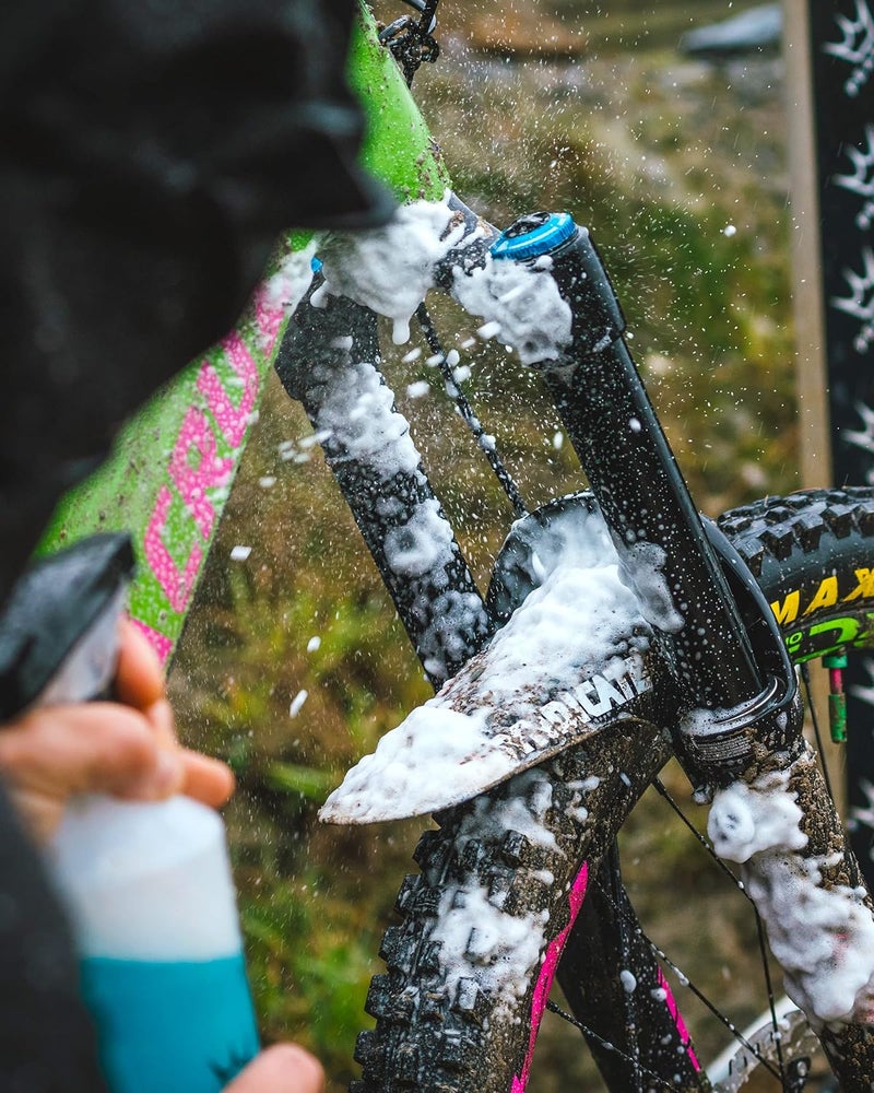 Peaty's Loam Foam Bicycle Cleaning Kit - Biodegradable Starter Pack with 1L Cleaner & 1L Concentrate - Image 3