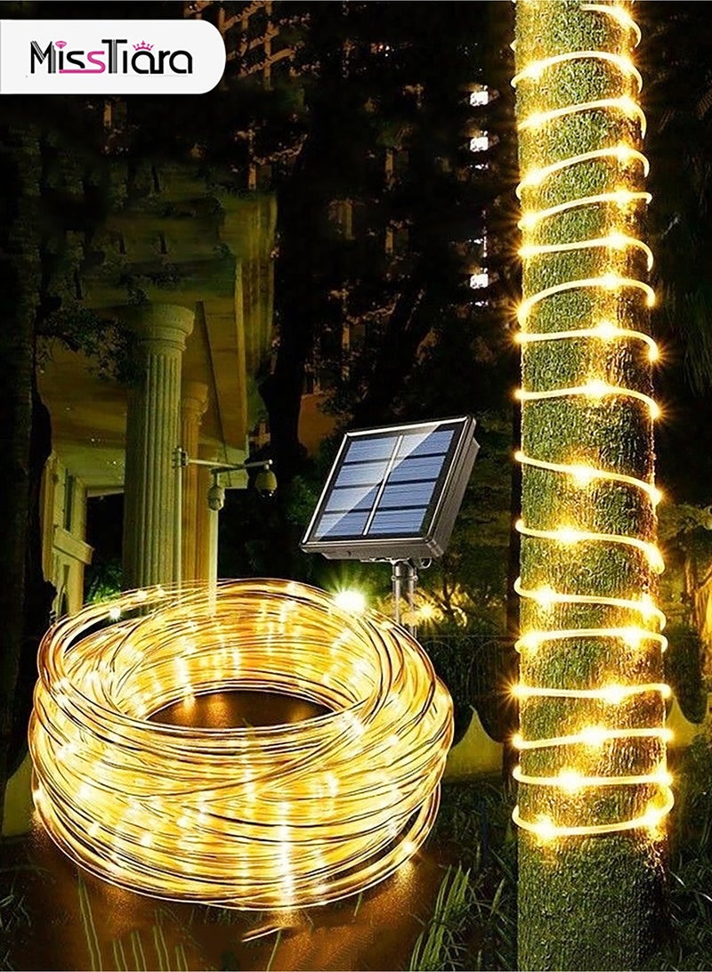 مس تيارا أضواء حبل الطاقة الشمسية الخارجية، 32 متر 300 أضواء سلسلة LED تعمل بالطاقة الشمسية، أضواء خرافية تعمل بالطاقة الشمسية مقاومة للماء مع 8 أوضاع قابلة للتعديل للحفلات والحديقة والفناء والمنزل والعطلات وتزيين الأشجار والديكور الخارجي، دافئة - Image 1