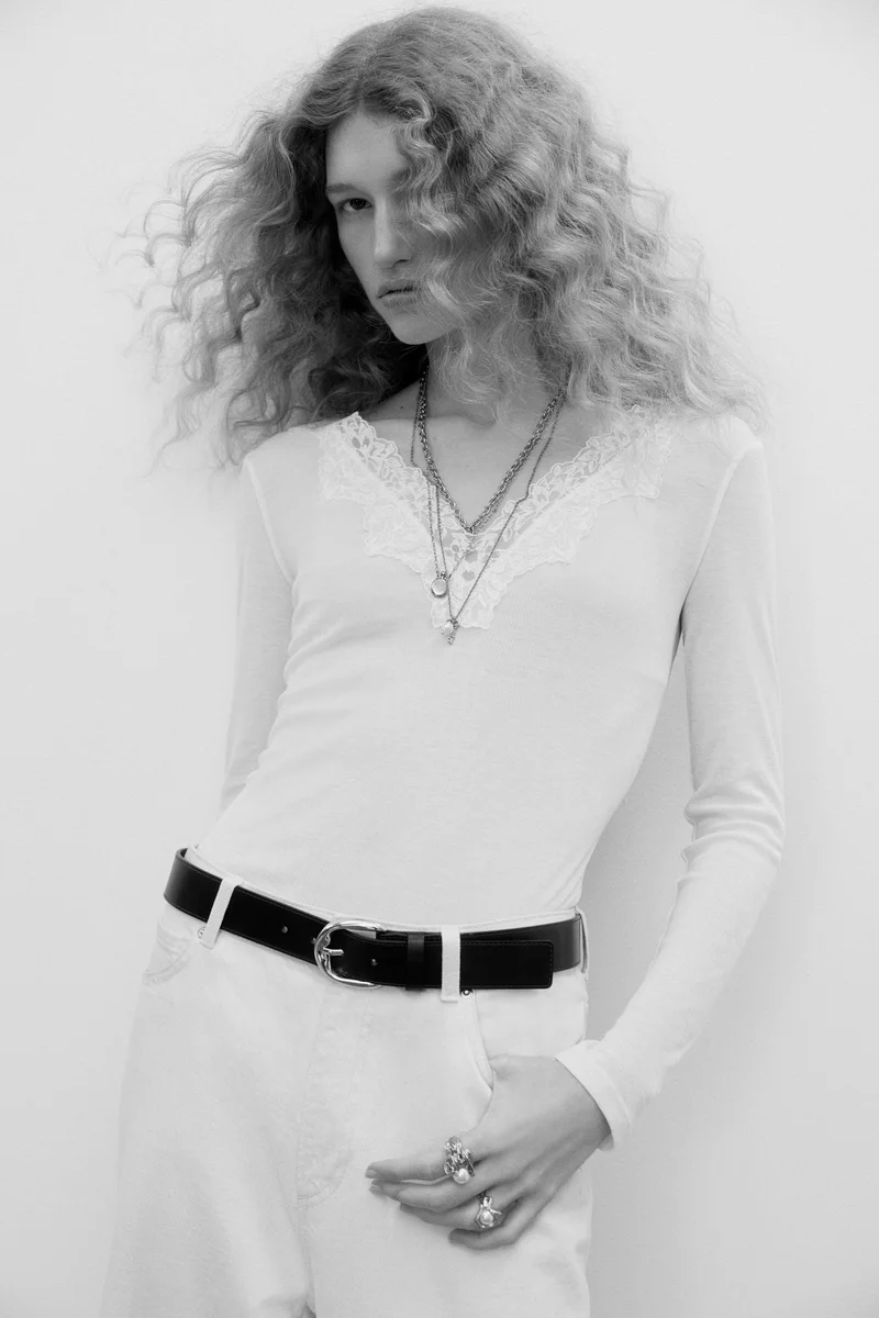 اتش اند ام بلوزة بحواف دانتيل