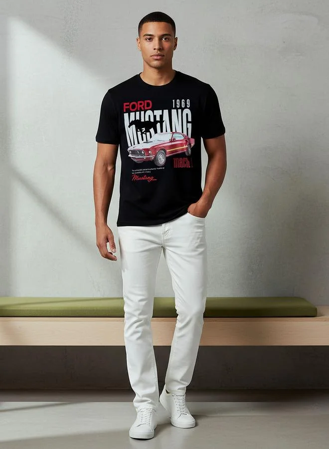 اس بي كاركترز تيشيرت رجالي بطبعة فورد موستانج بياقة دائرية وأكمام قصيرة