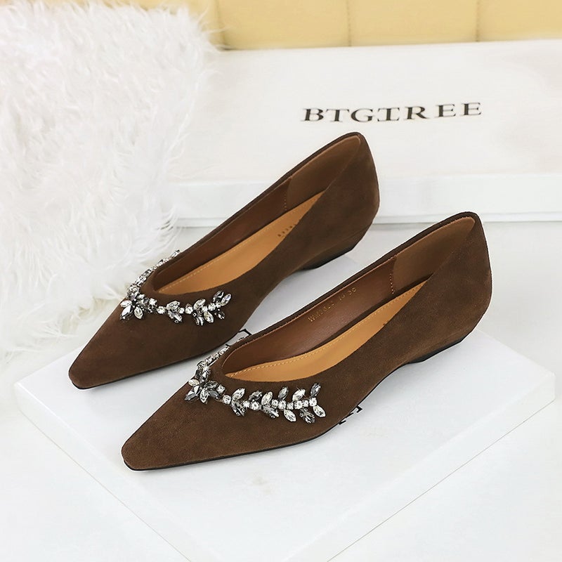 3683-H68 French Entry-Luxury Pointed Diamond Chain Decorative Single-Layer Shoes Suede Shallow Wedge Low Heel All-Match Women'S Single-Layer Shoes - Image 5
