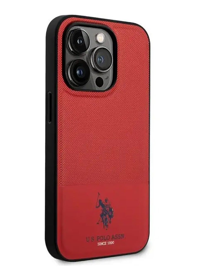 يو اس بولو اسن. حافظة جلد PU شبكية DH لهاتف آيفون 15 برو - أحمر - Image 3