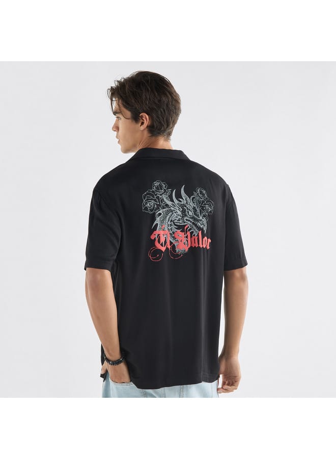 سبلاش فيڤ قميص بقصة مريحة وطبعات تنين وياقة كامب وأكمام قصيرة - Image 1