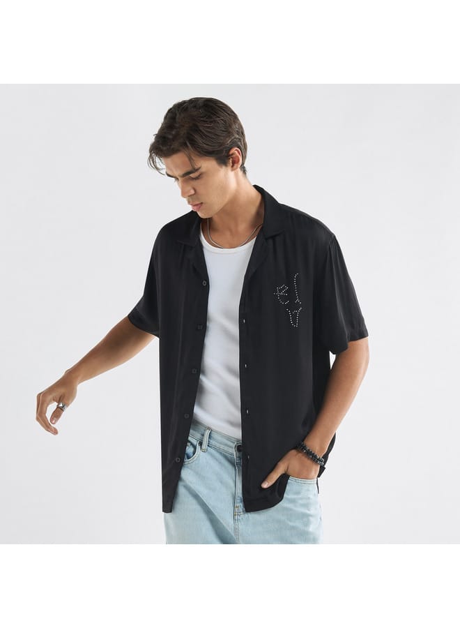 سبلاش فيڤ قميص بقصة مريحة وطبعات تنين وياقة كامب وأكمام قصيرة - Image 3