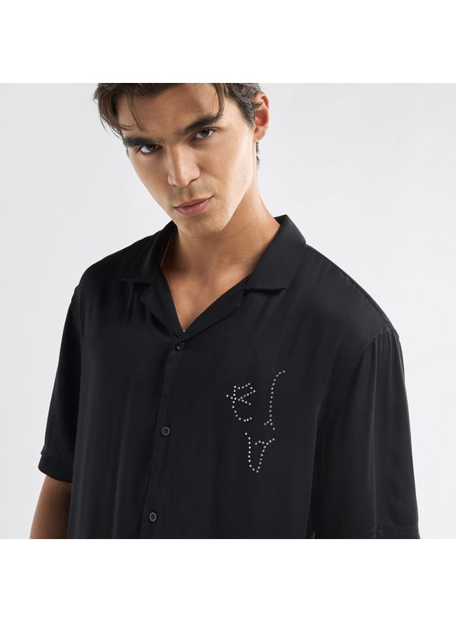 سبلاش فيڤ قميص بقصة مريحة وطبعات تنين وياقة كامب وأكمام قصيرة - Image 4