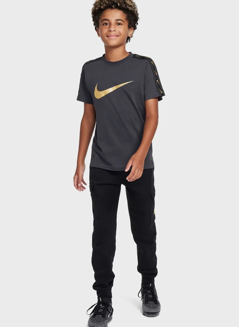 Nike Youth Nsw Repeat Swoosh T-Shirt