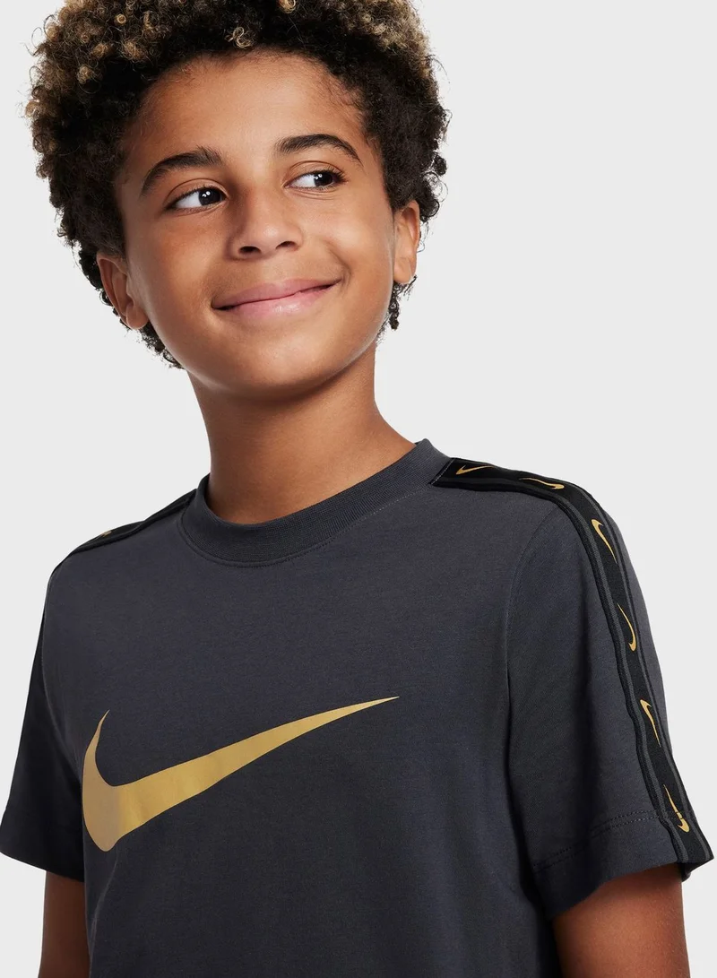 Nike Youth Nsw Repeat Swoosh T-Shirt