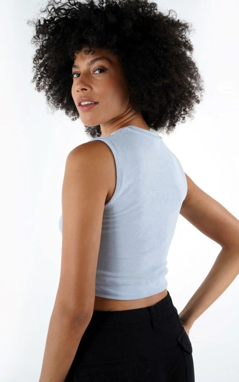 الكسندر جاردي Crew Neck Sleeveless Ribbed Crop T-Shirt (B24-00219)