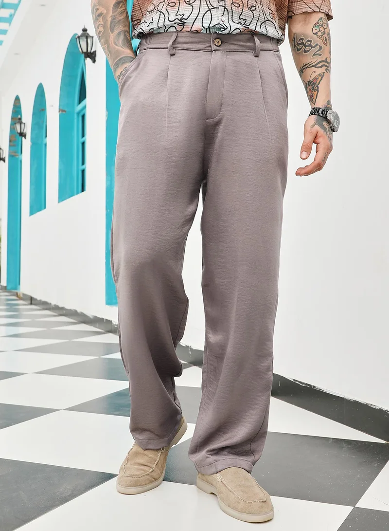 كامبوس سوترا Campus Sutra Men's Firewood Brown Creased-Pleated Straight Trousers | Mid-Rise , Straight Hem , Button Closure , Straight-Fit | Solid Creased | Polyester Blend Trouser For Casual Wear