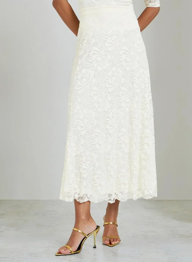 ستايلي تنورة ميدي بحافة واسعة وطبقة دانتيل