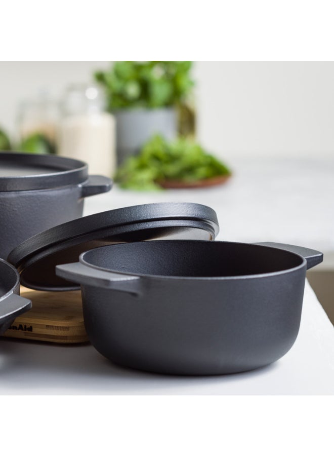 KitchenAid Cast Iron Round Casserole with Lid Matte Black 22cm CC004899-001 - Image 3