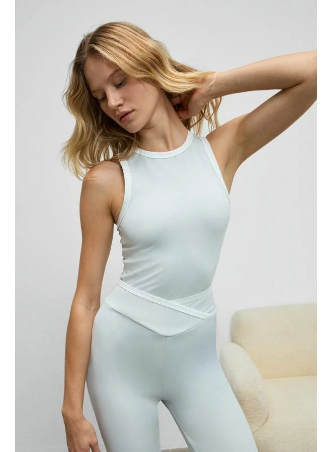 Urban Beat RUNTRA Women's Soft and Stretchy Textured Sporty Gray Sports Tank Top with Contrast Collar and Sleeve Trim.