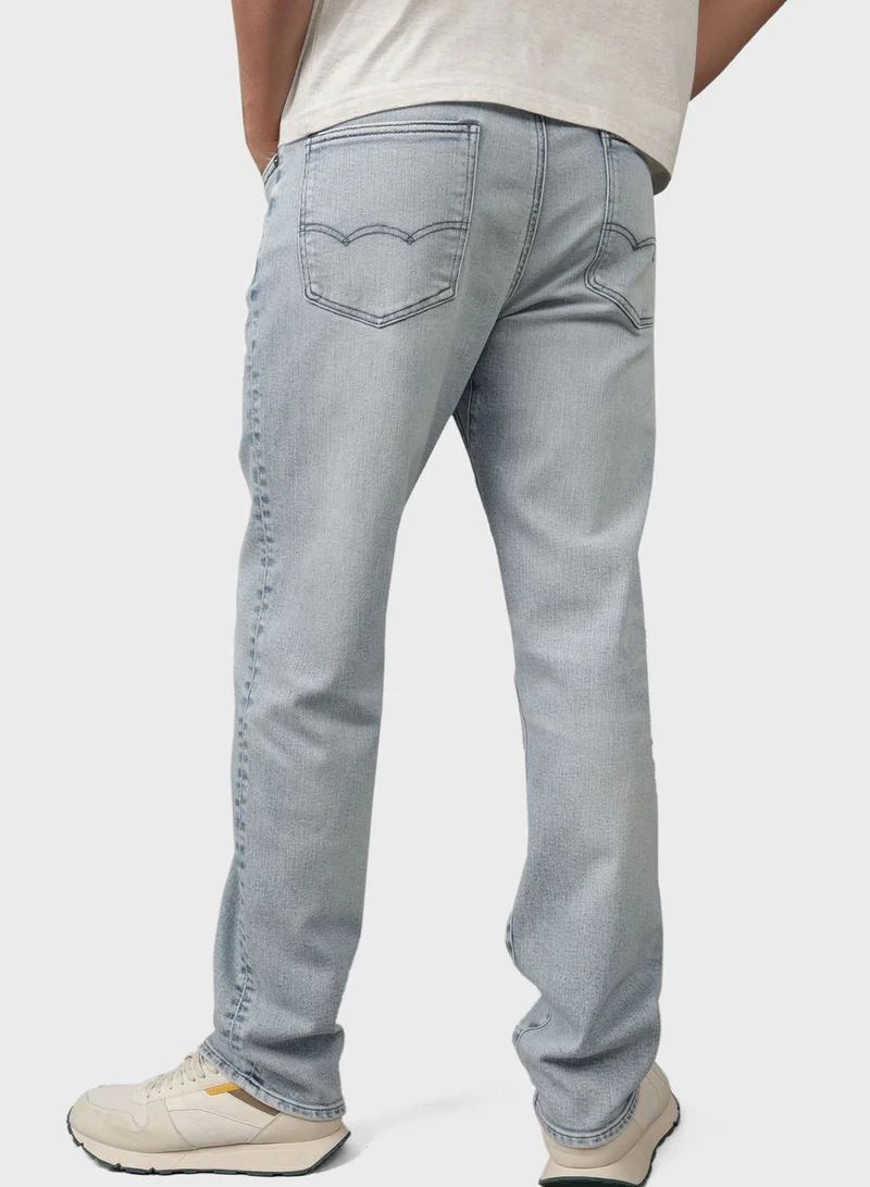 امريكان ايجل Light Wash Essential  Straight Fit Jeans