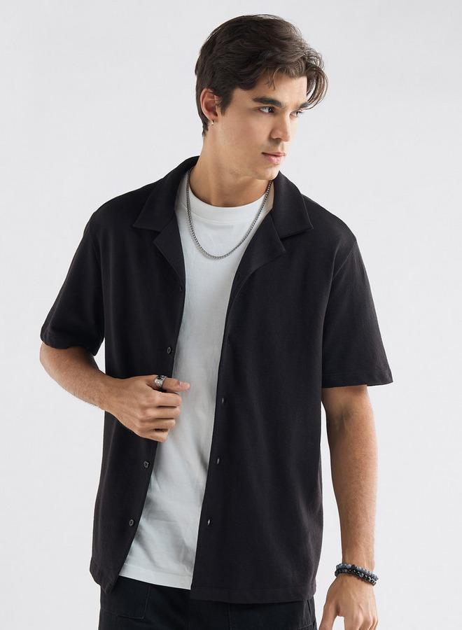 سبلاش فيڤ قميص بارز الملمس بياقة كامب وأكمام قصيرة - Image 1