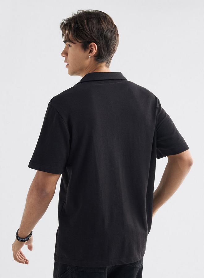 سبلاش فيڤ قميص بارز الملمس بياقة كامب وأكمام قصيرة - Image 3