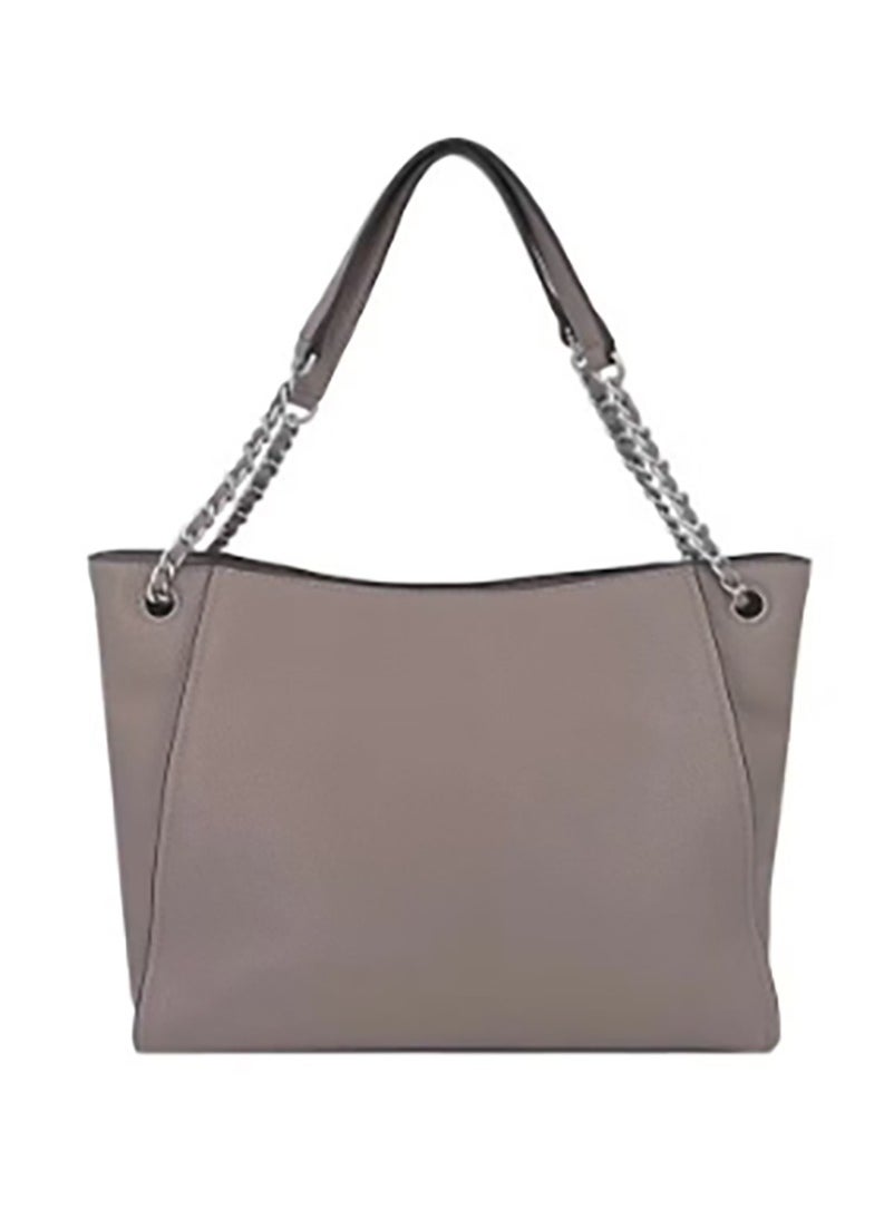 TB - The Tory Burch Britten tote, made of cowhide, features a simple yet fashionable design. With a large capacity, it's perfect for commuters and can be carried as either a handbag or a shoulder bag. - Image 1