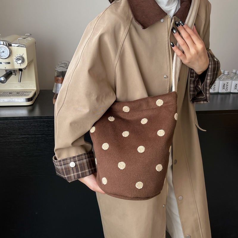 Plush Bag Women'S Bag 2024 Winter Trendy Fashion Polka Dot Shoulder Bag Large Capacity Commuter Bucket Bag - Image 1