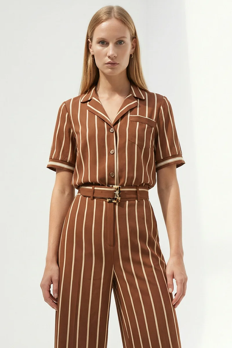Exquise Striped Short-Sleeved Shirt Model