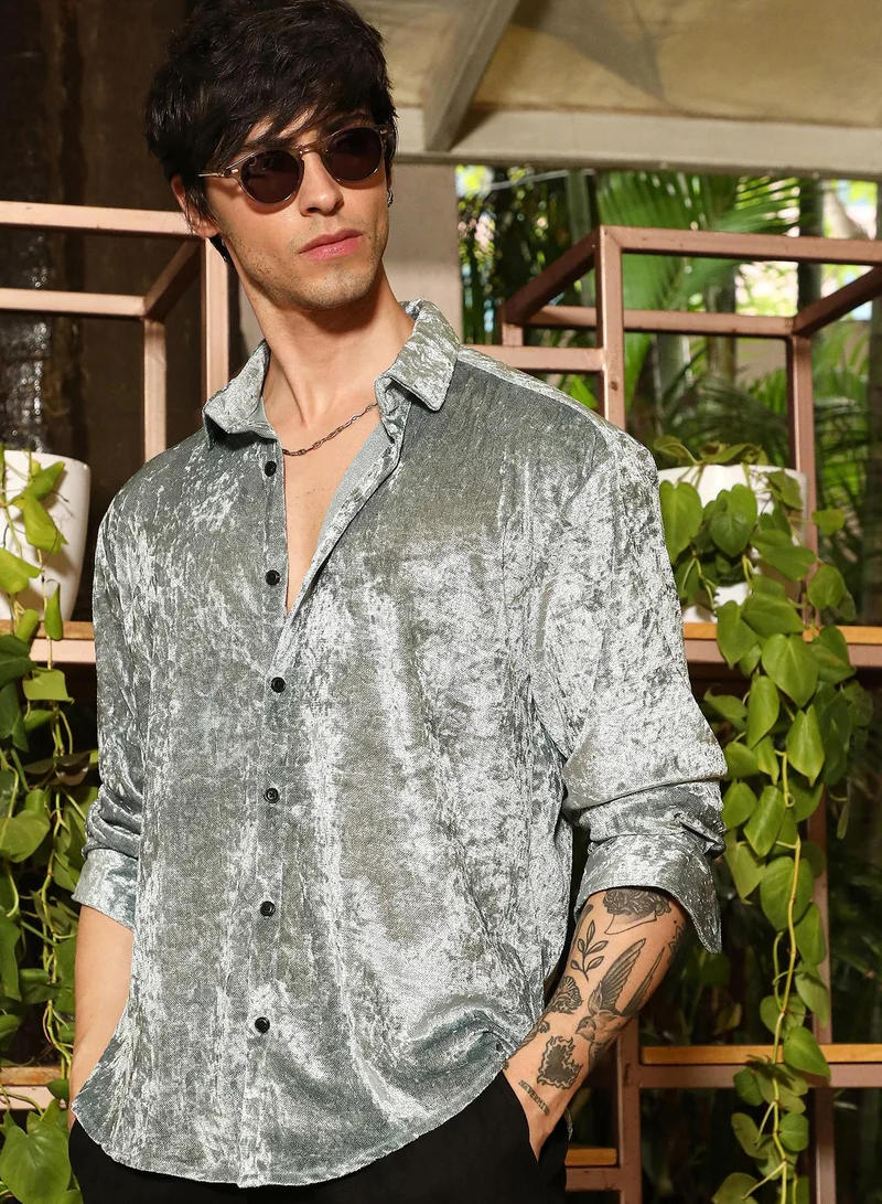 كامبوس سوترا Campus Sutra Men's Sage Green Solid Velvet Shirt For Casual Wear | Spread Collar | Long Sleeve | Button Closure | Shirt Crafted With Comfort Fit For Everyday Wear