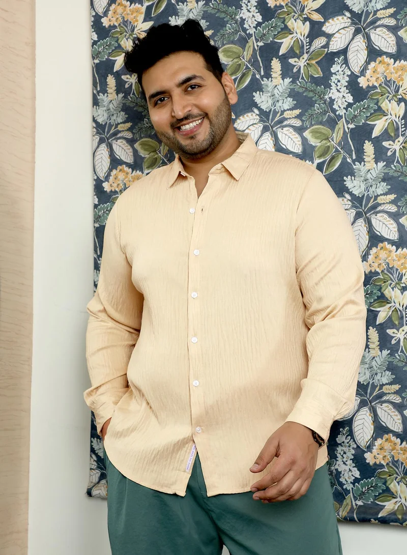 انستافاب بلس قميص رجالي بيج سادة مطوي بياقة عريضة وأكمام طويلة بأزرار وحافة منحنية من مزيج البوليستر