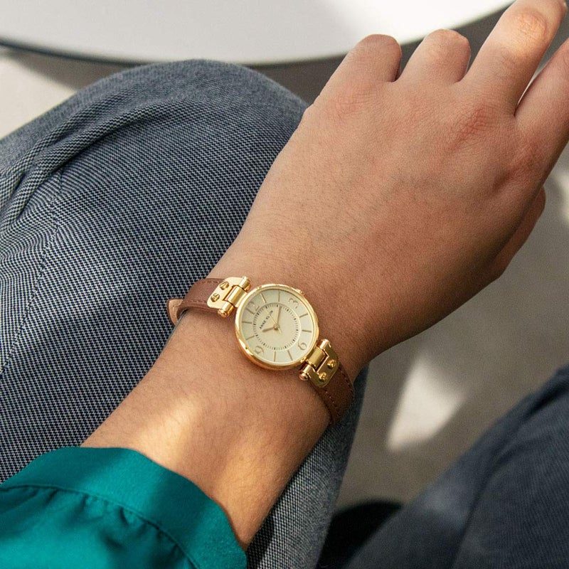 ANNE KLEIN ساعة آن كلاين للنساء 109442CHHY بقرص شامبانيا بلون ذهبي وحزام جلد بني - Image 4
