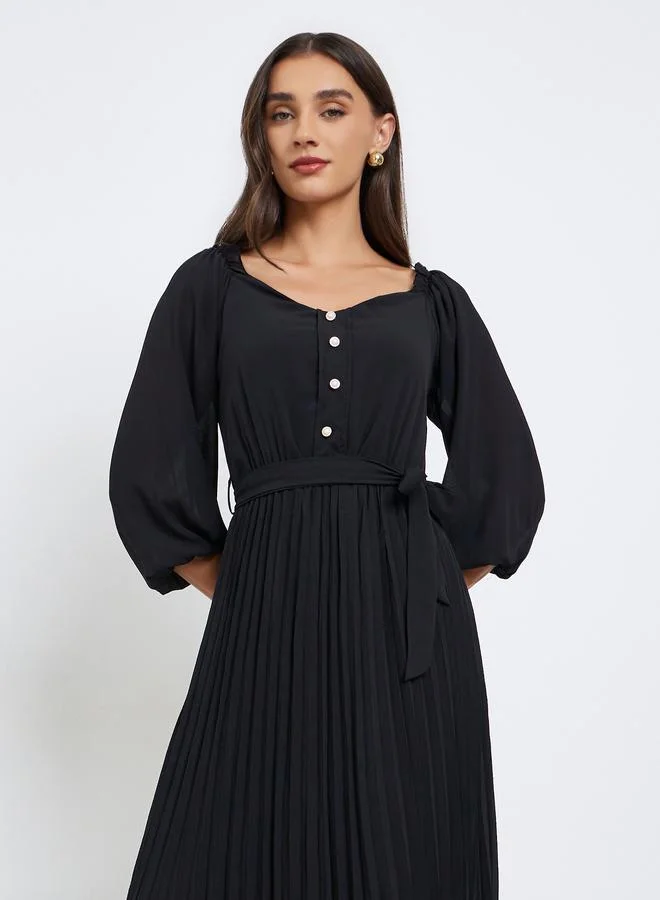 Styli Black Solid Pleated Buttoned Maxi Dress