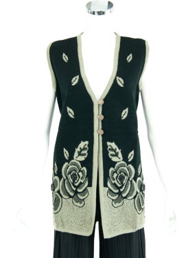 Oppland Women's Black Mother Boutique Vest Knitwear Winter Three-Button Rose Pattern Lycra Wool Woven  - Image 3