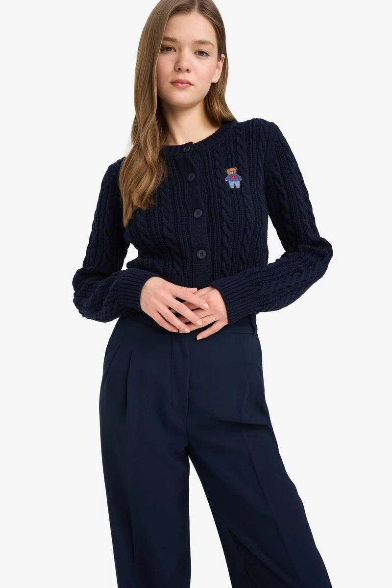 ديفاكتو Regular Fit Crew Neck Knit Cardigan