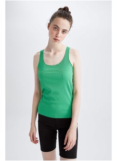 Woman Slim Fit Crew Neck Knitted Top