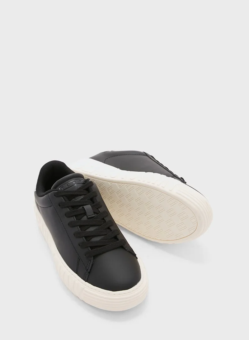 TOMMY JEANS Essential Leather Low Top Sneakers