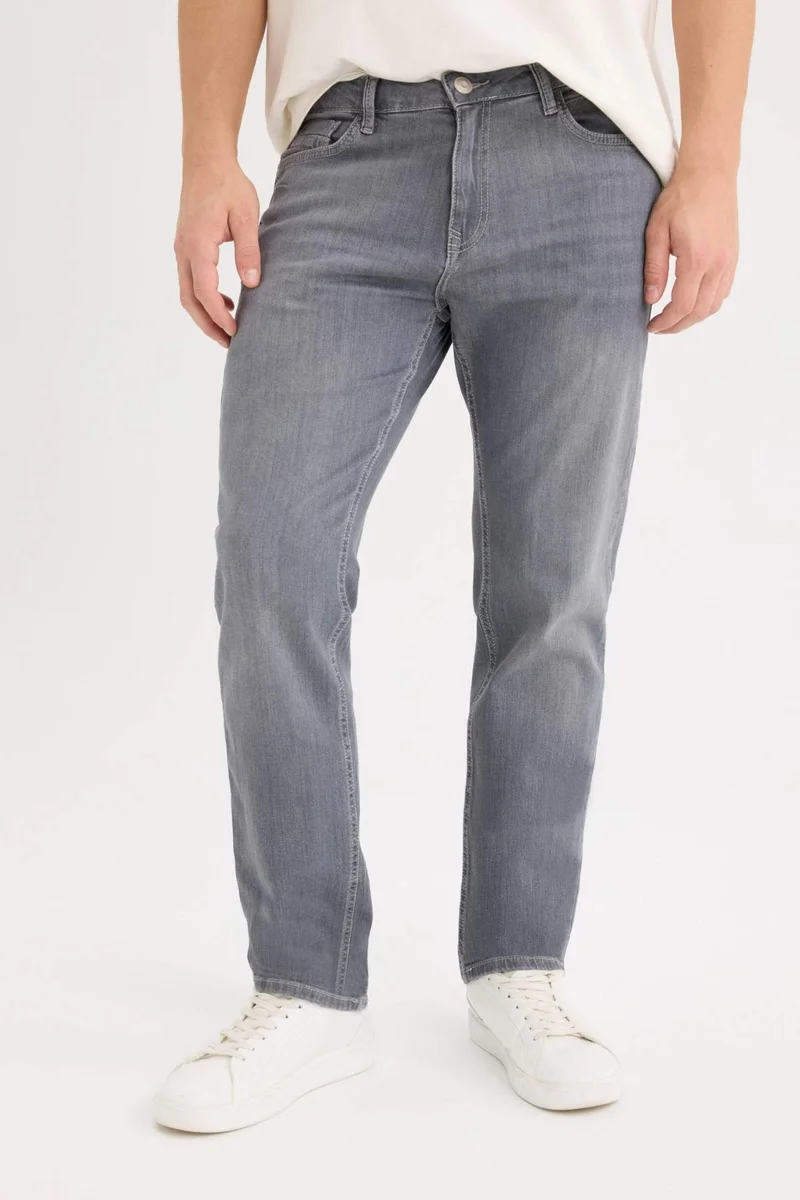 Defacto  Sergio Regular Fit Normal Waist Jeans for Men | Best Price UAE