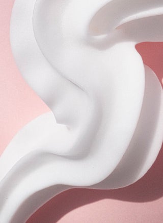 رغوة ترطيب الشعر بدون شطف مع كريمة مخفوقة - مرطب شعر نباتي مع مستخلص المورينغا و إنتيغريتي 41 للترطيب، اللمعان وحماية اللون، 200 مل - view 4