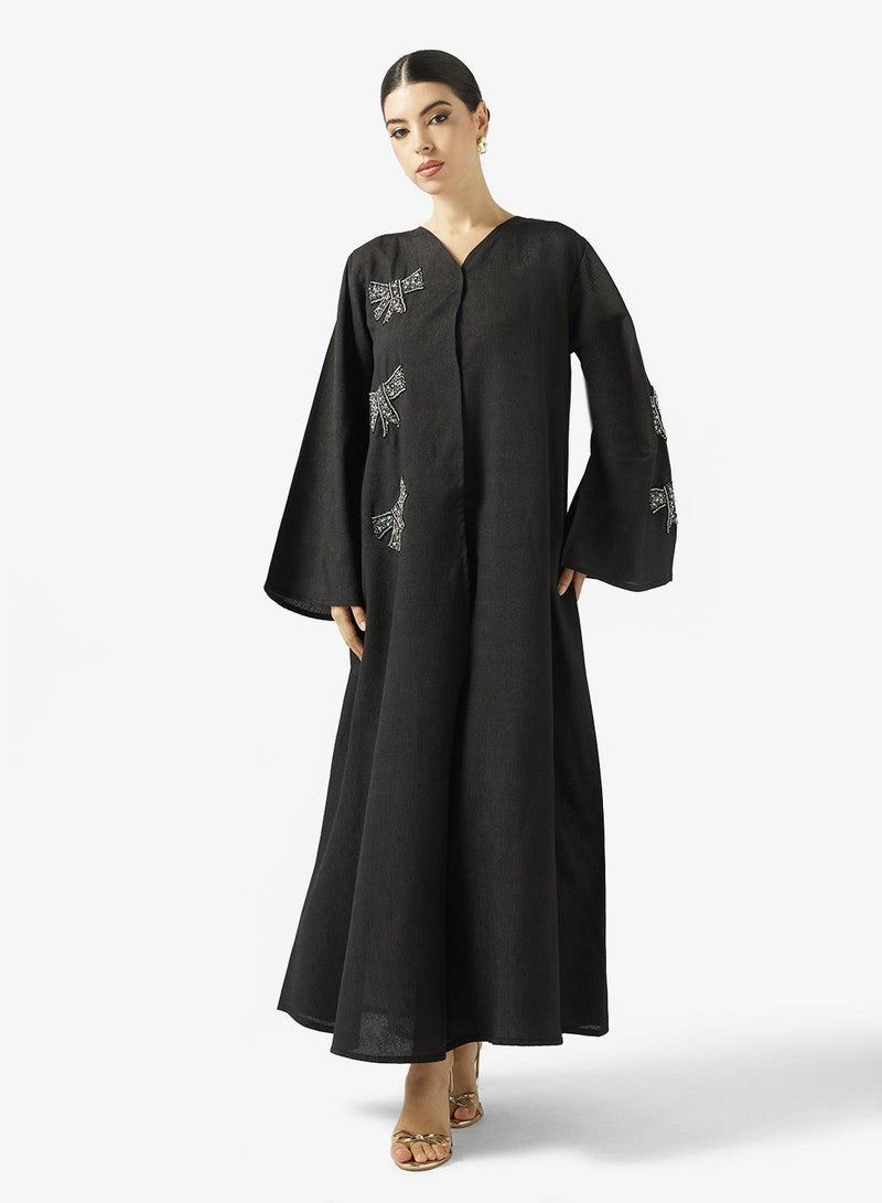 هيا كلوزيت عباية سوداء مطرزة مع شيلة - Image 1