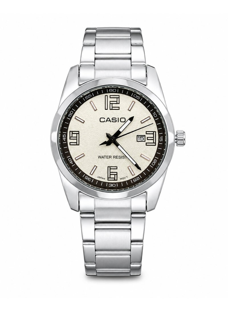 Casio Men's Analog Watch with Stainless Steel Bracelet and Date Display - Image 1