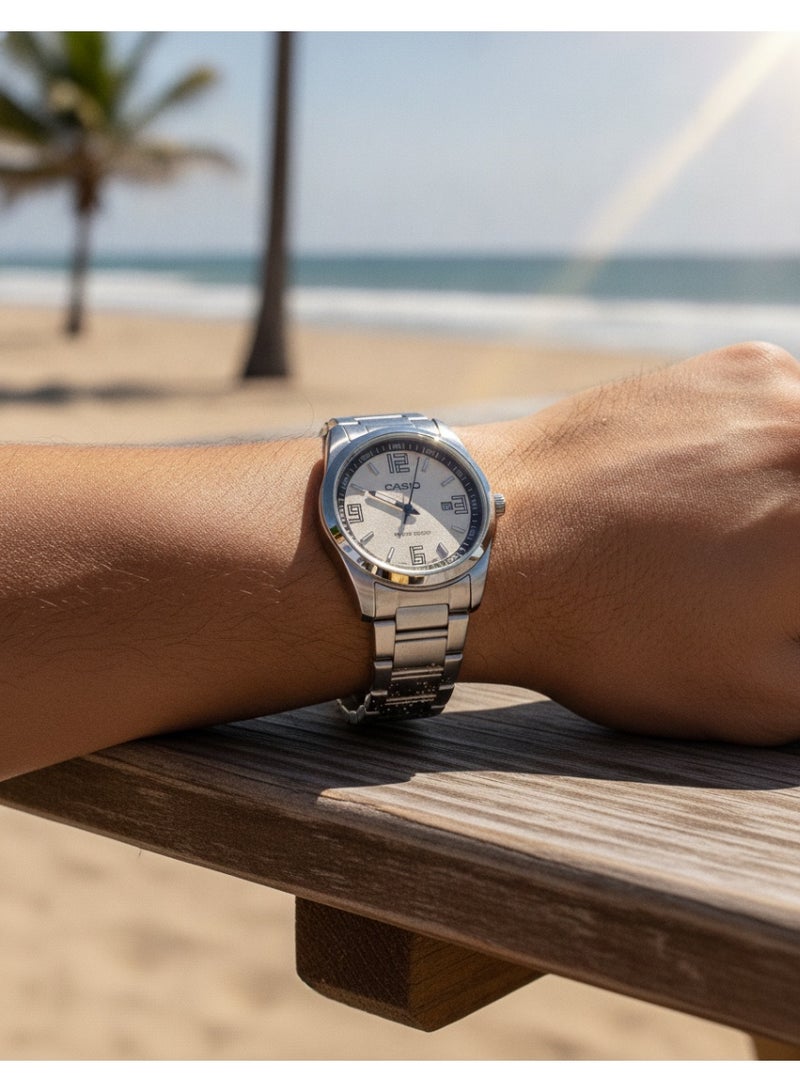 Casio Men's Analog Watch with Stainless Steel Bracelet and Date Display - Image 2