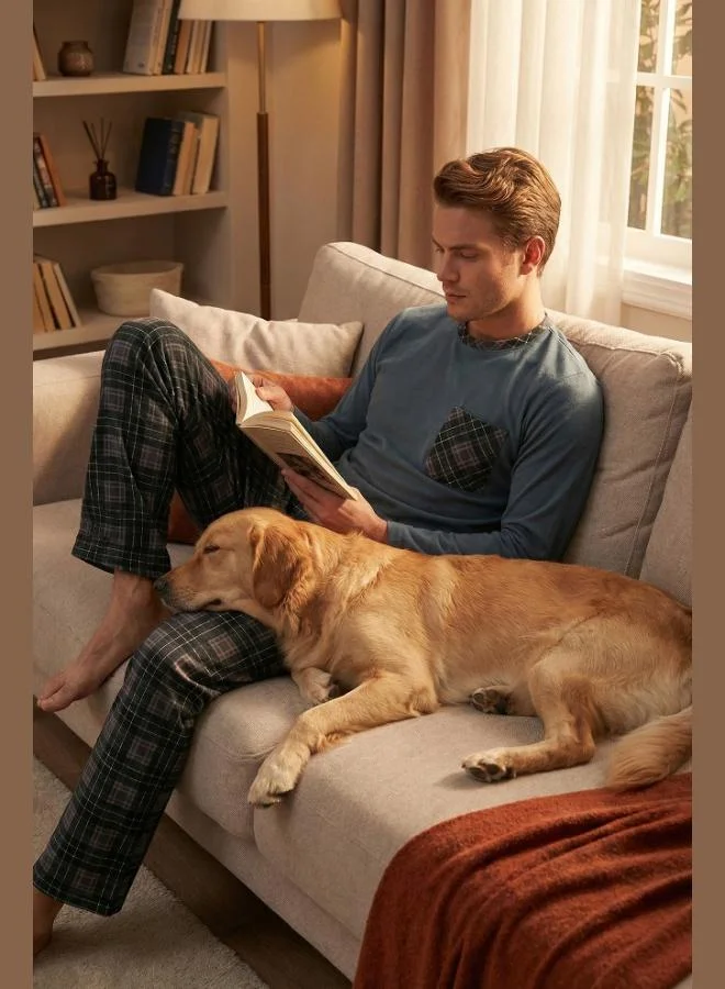 بوراتي طقم بيجامة رجالي من بوراتي بنقشة مربعات ونسيج ناعم بقصة عادية وأكمام طويلة