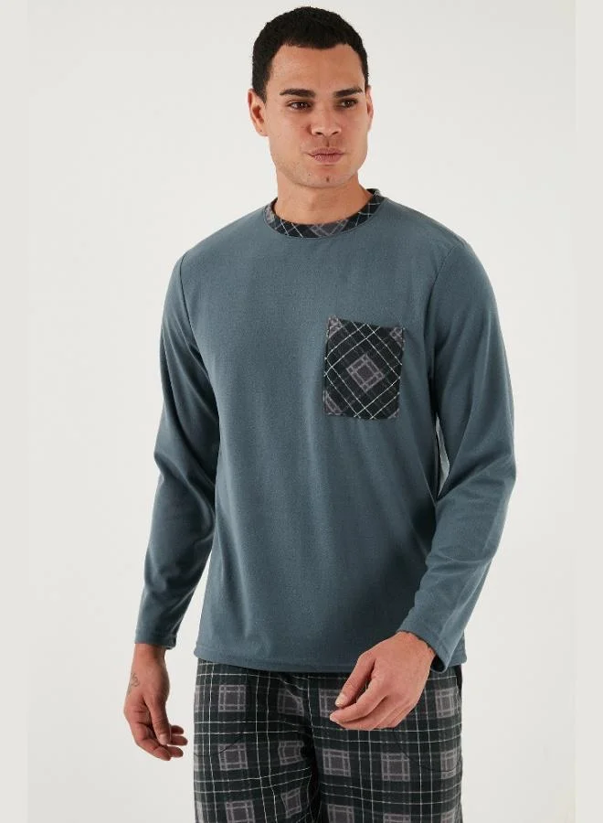 بوراتي طقم بيجامة رجالي من بوراتي بنقشة مربعات ونسيج ناعم بقصة عادية وأكمام طويلة