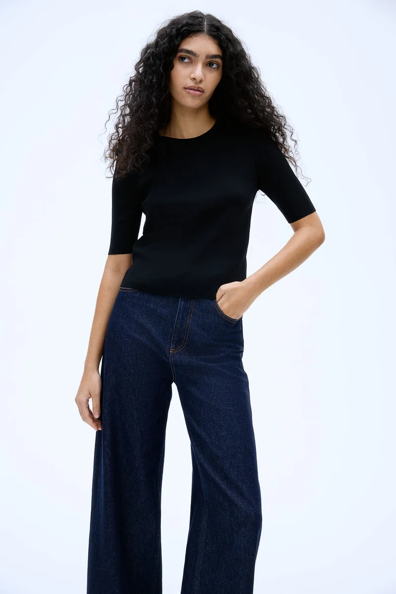 اتش اند ام تي-شيرت محبوك من نسيج فاخر